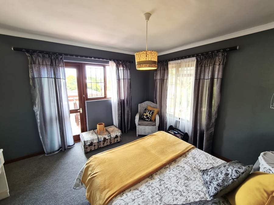 6 Bedroom Property for Sale in Noorsekloof Eastern Cape